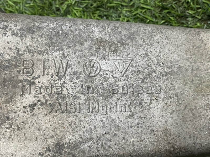 Кулак поворотный передний левый