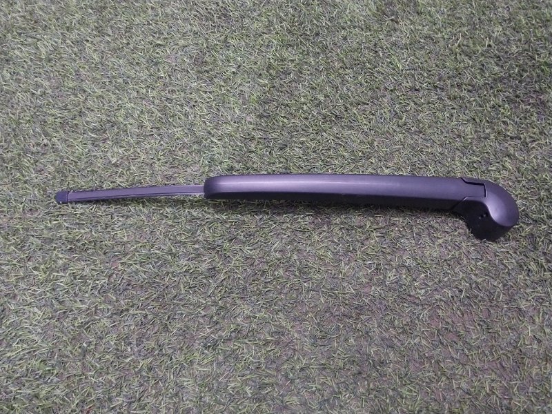 Поводок стеклоочистителя заднего