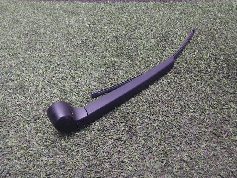 Поводок стеклоочистителя заднего