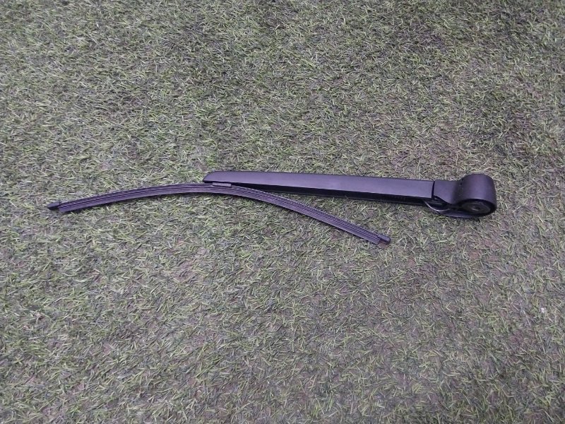 Поводок стеклоочистителя заднего