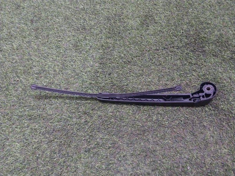 Поводок стеклоочистителя заднего