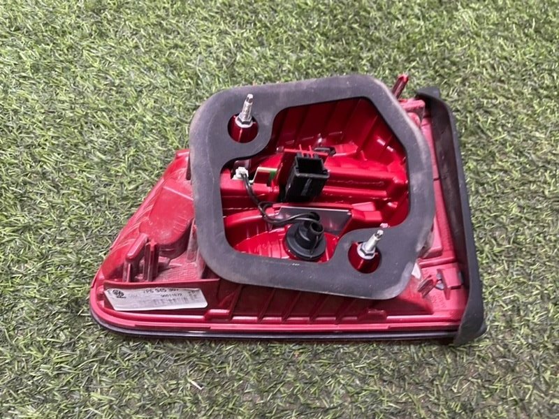 Фонарь задний внутренний левый