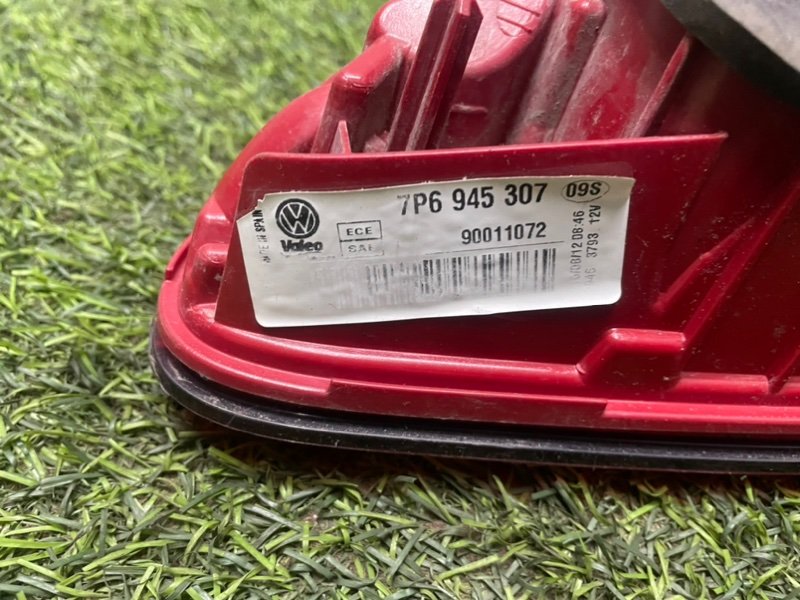 Фонарь задний внутренний левый