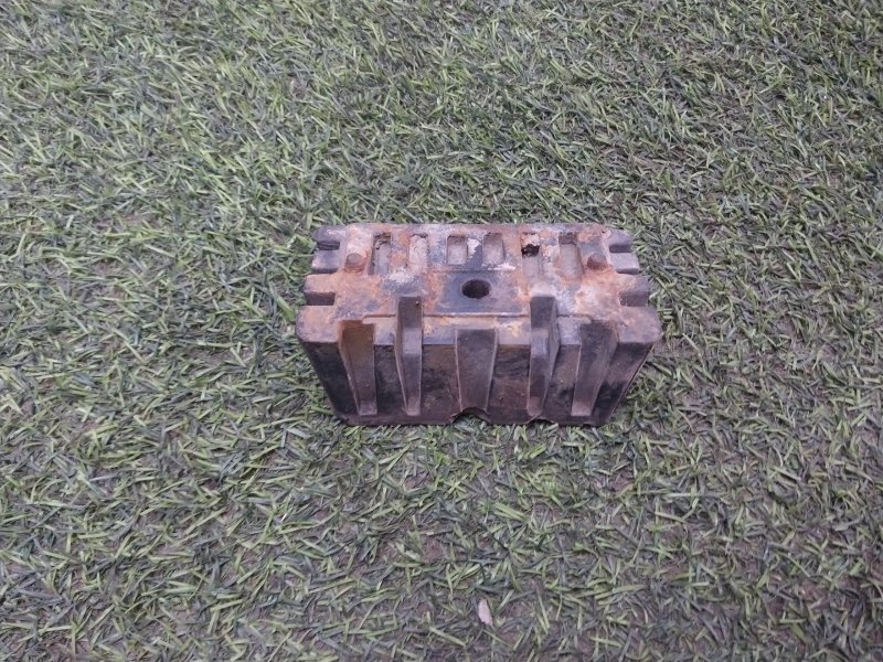 Заглушка поддомкратника