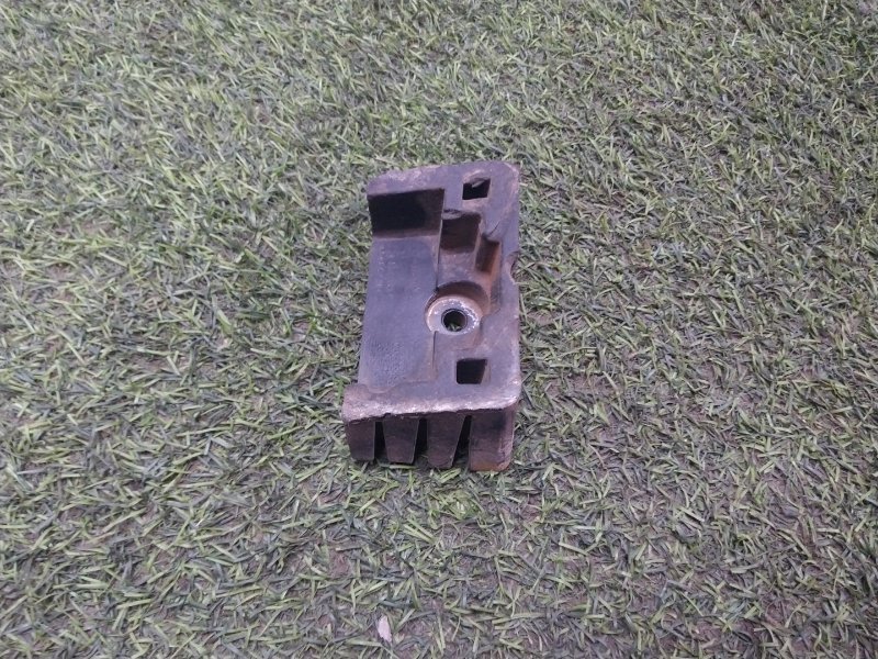 Заглушка поддомкратника