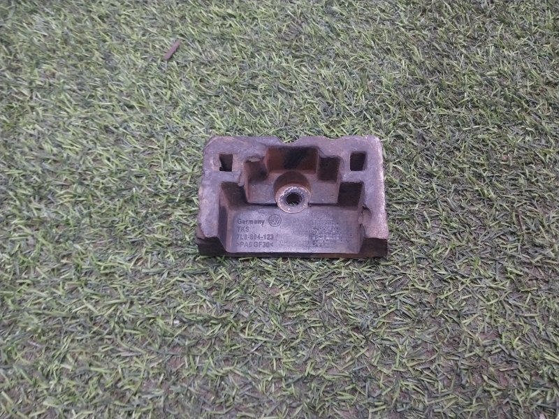 Заглушка поддомкратника