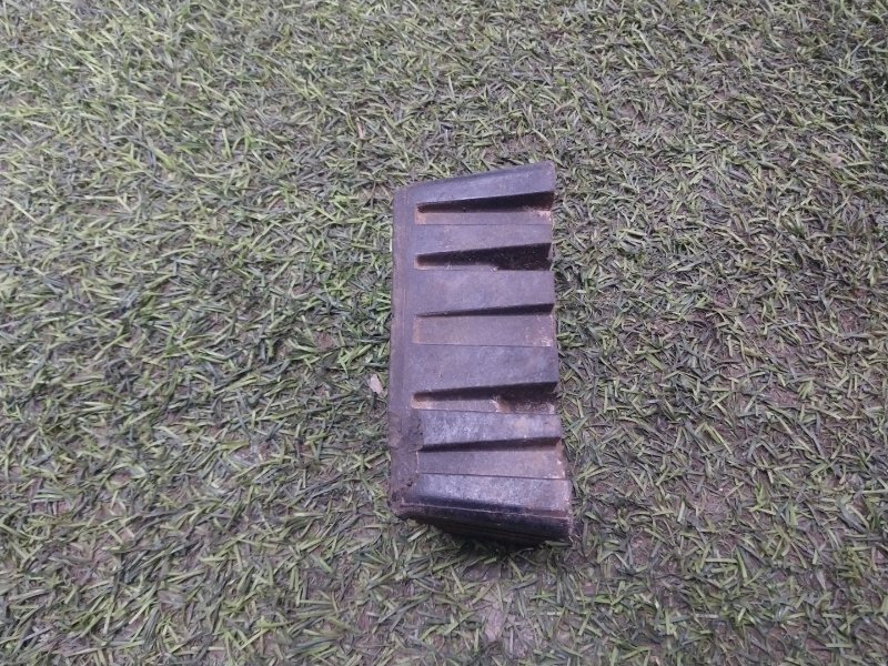 Заглушка поддомкратника