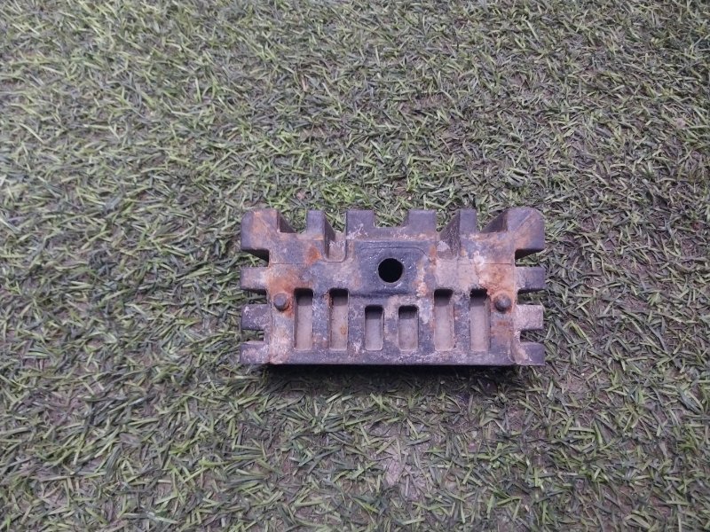 Заглушка поддомкратника