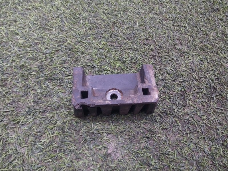 Заглушка поддомкратника