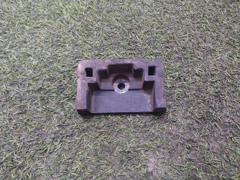 Заглушка поддомкратника