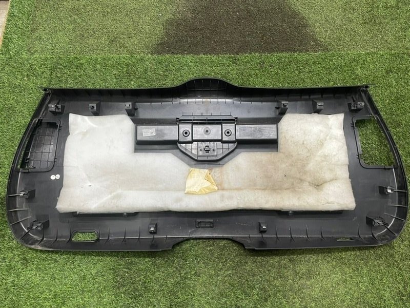 Обшивка крышки багажника