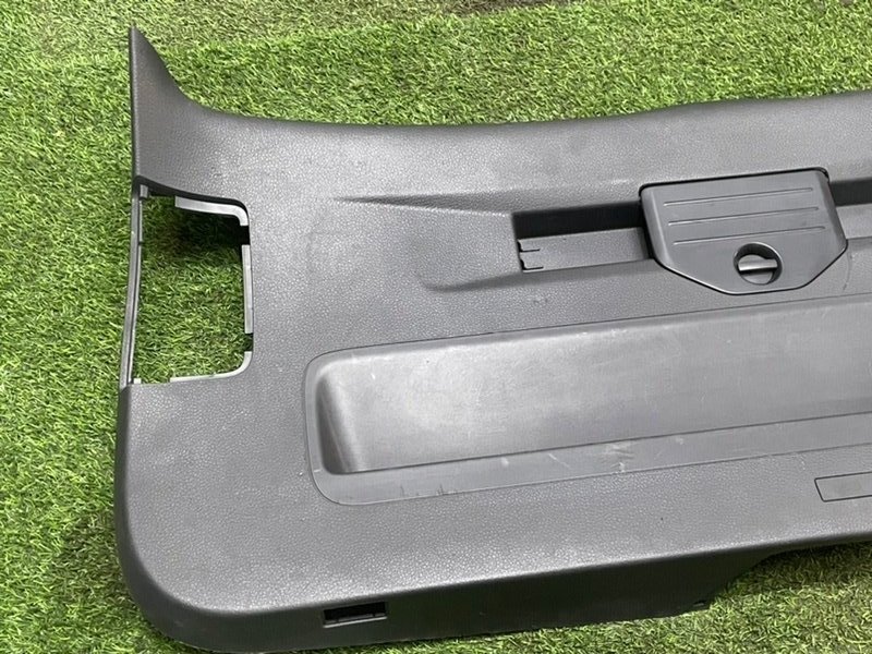 Обшивка крышки багажника