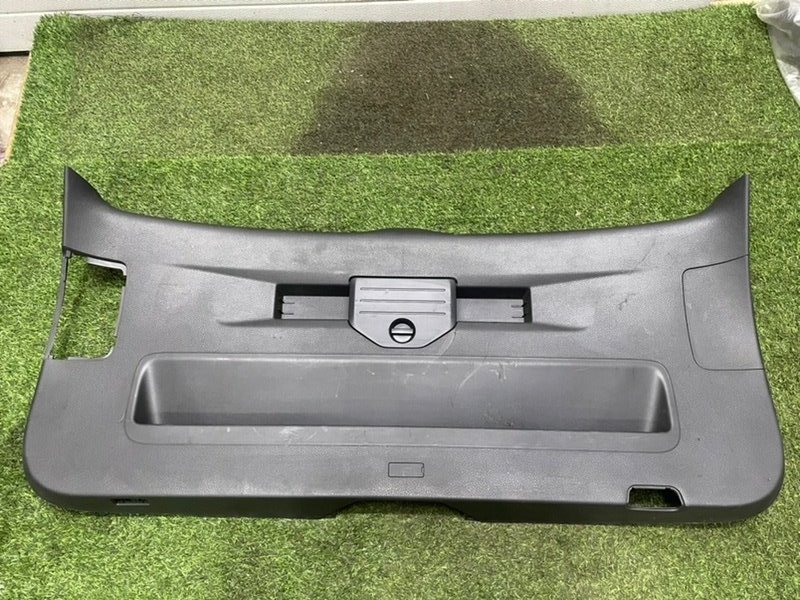 Обшивка крышки багажника