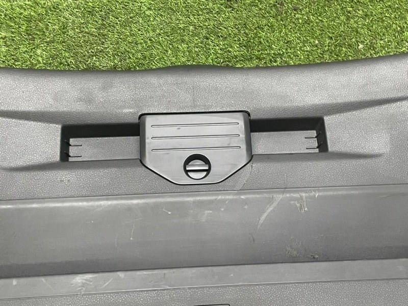 Обшивка крышки багажника