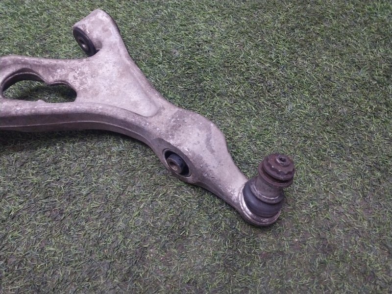 Рычаг передний левый