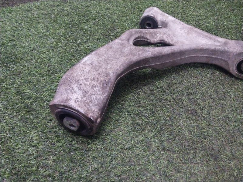 Рычаг передний левый