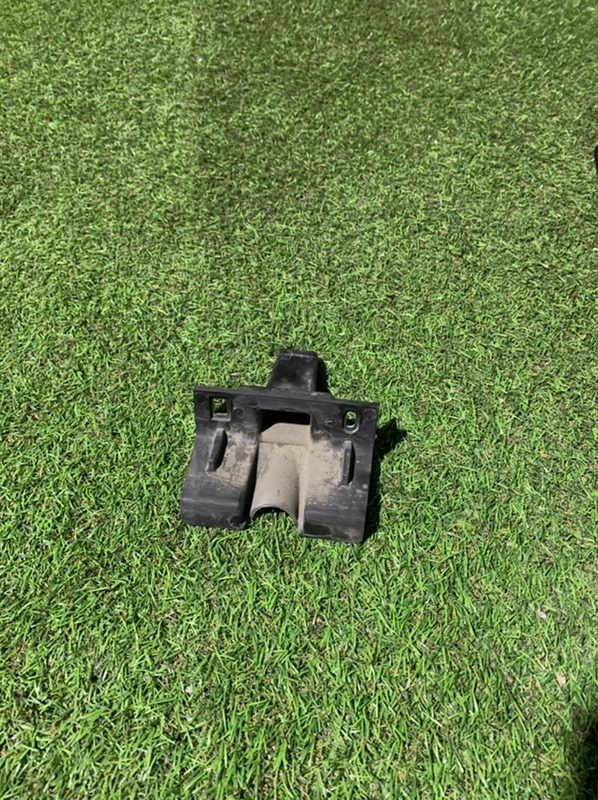 Кронштейн заднего бампера