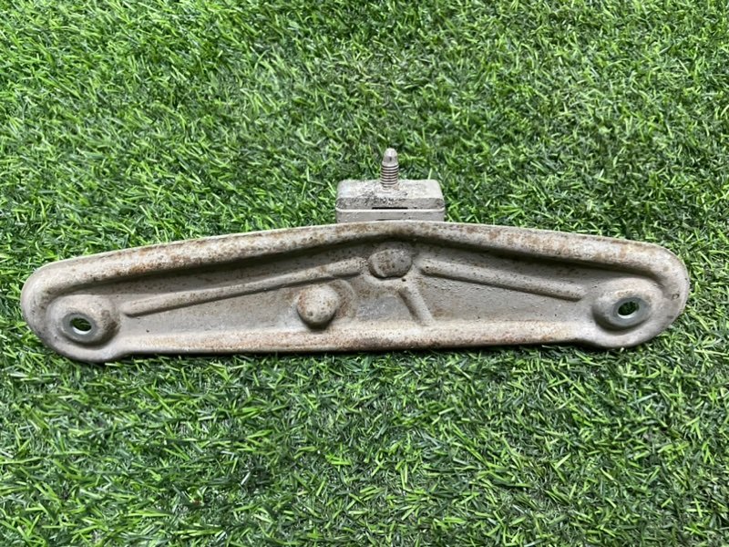 Кронштейн глушителя