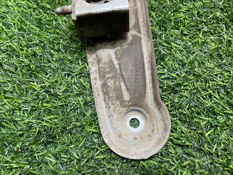 Кронштейн глушителя