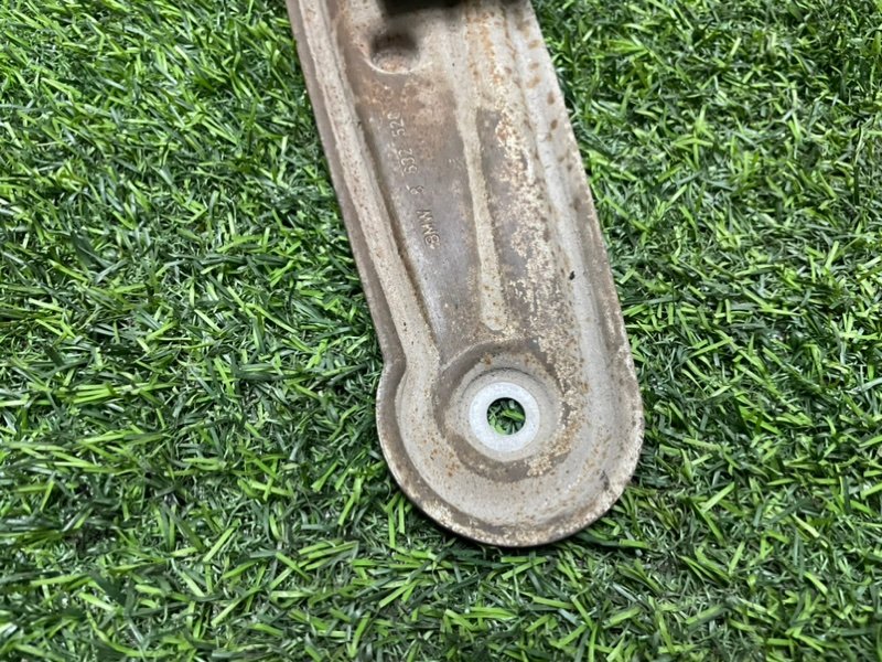 Кронштейн глушителя