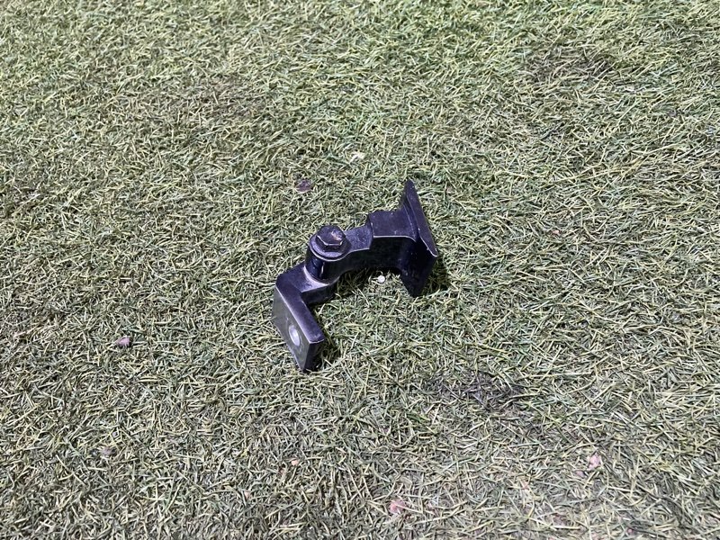 Петля двери передней правой верхняя