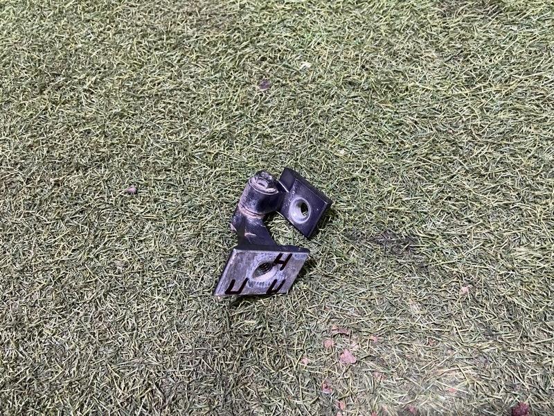 Петля двери передней правой верхняя