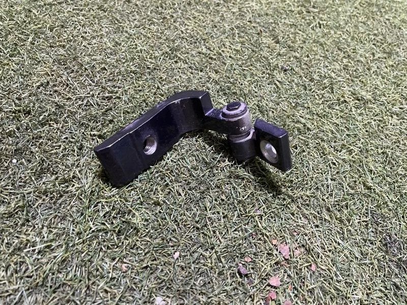 Петля двери задней правой верхняя