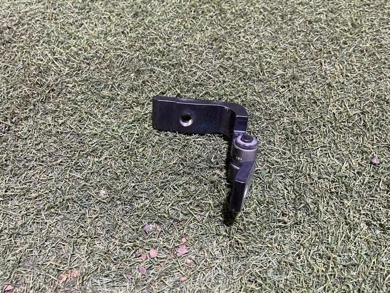 Петля двери задней правой верхняя