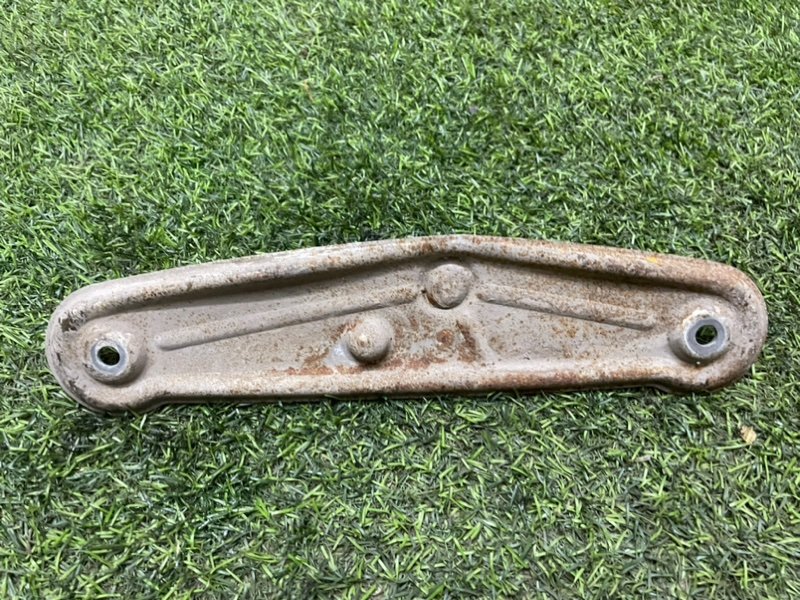 Кронштейн глушителя