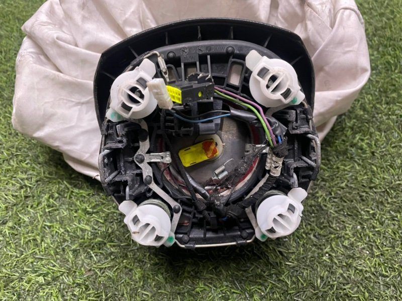 Подушка безопасности в рулевое колесо