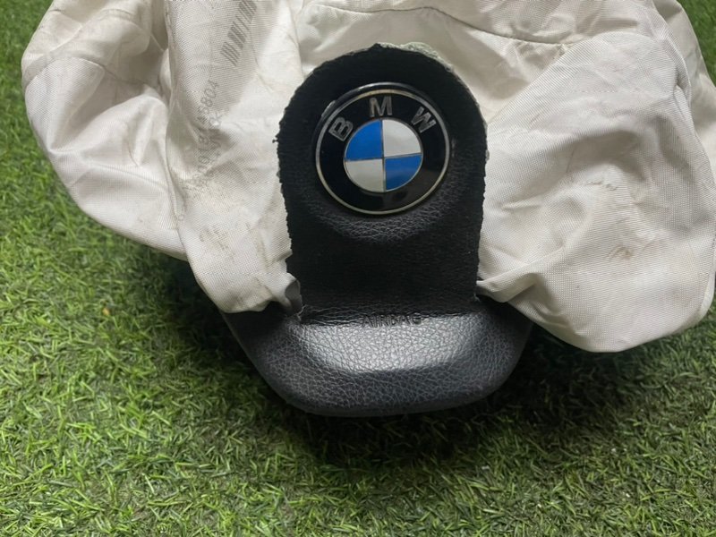 Подушка безопасности в рулевое колесо