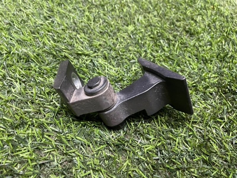 Петля двери