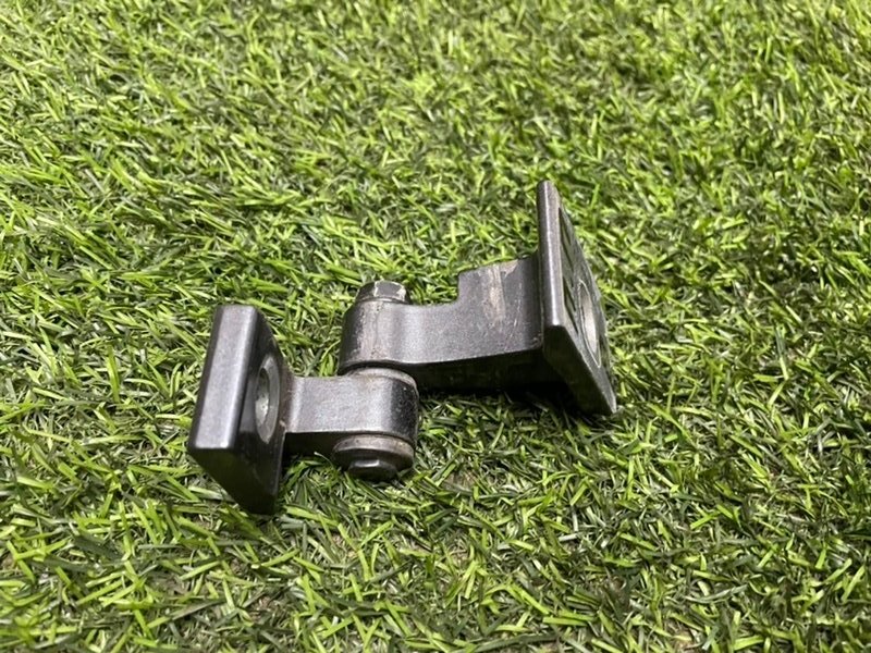 Петля двери