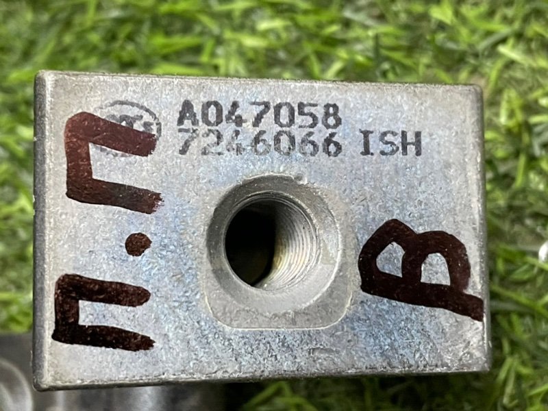 Петля двери