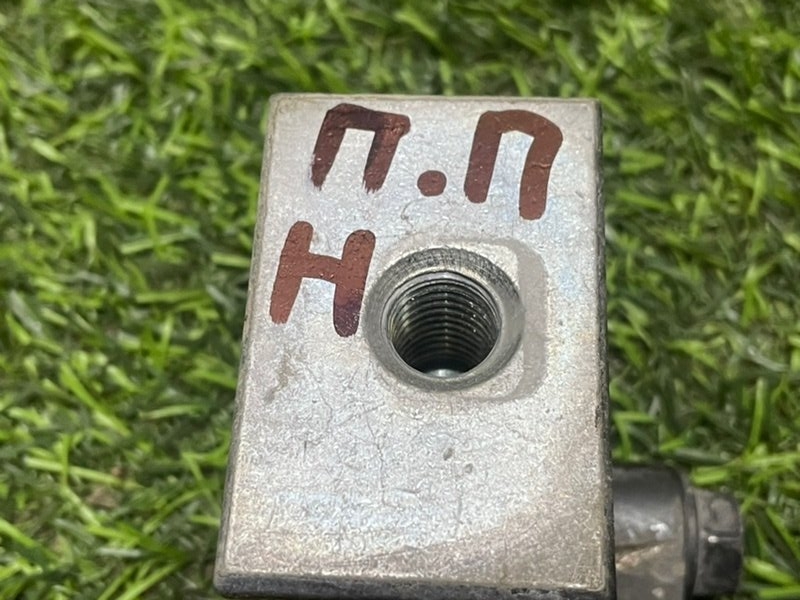 Петля двери передней правой нижняя