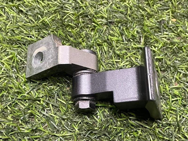 Петля двери задней правой верхняя