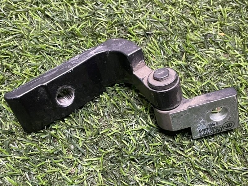 Петля двери задней правой нижняя