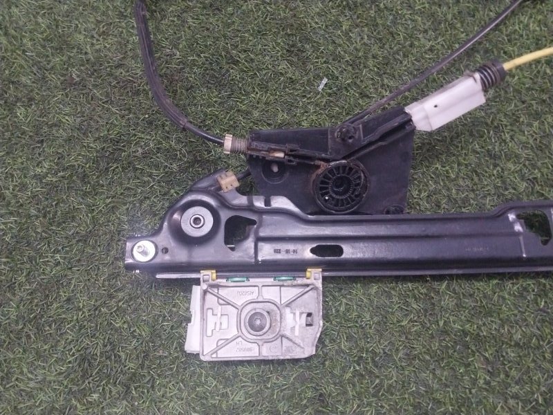 Стеклоподъемник электр. задний правый