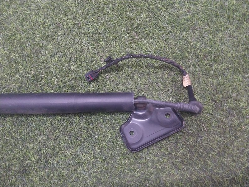 Амортизатор крышки багажника