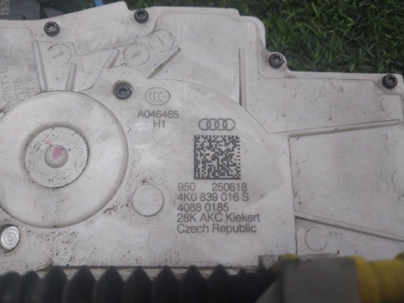 Замок двери задней правой