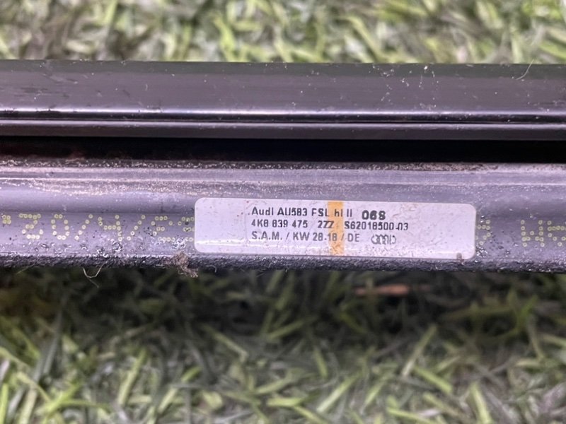 Молдинг задней левой двери