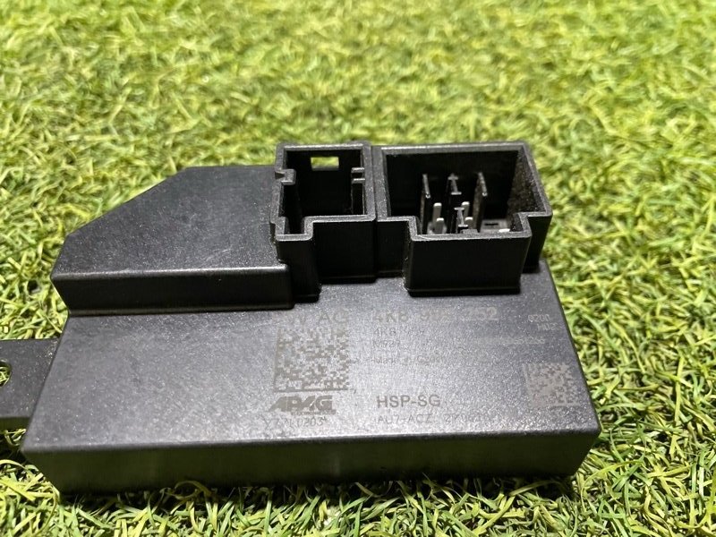 Механизм подъема спойлера