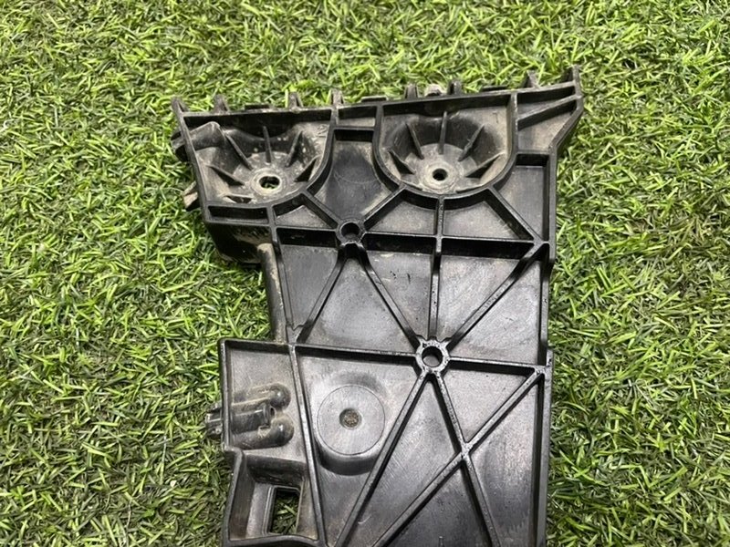 Кронштейн заднего бампера левый