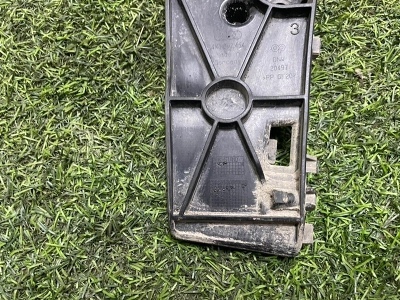 Кронштейн заднего бампера правый