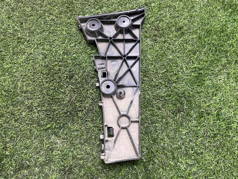 Кронштейн заднего бампера правый