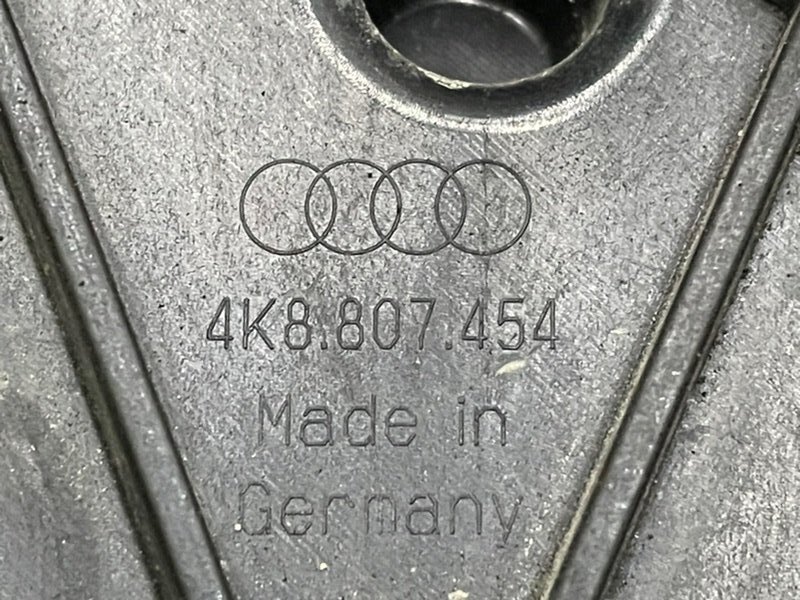 Кронштейн заднего бампера правый