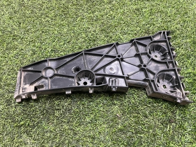 Кронштейн заднего бампера правый