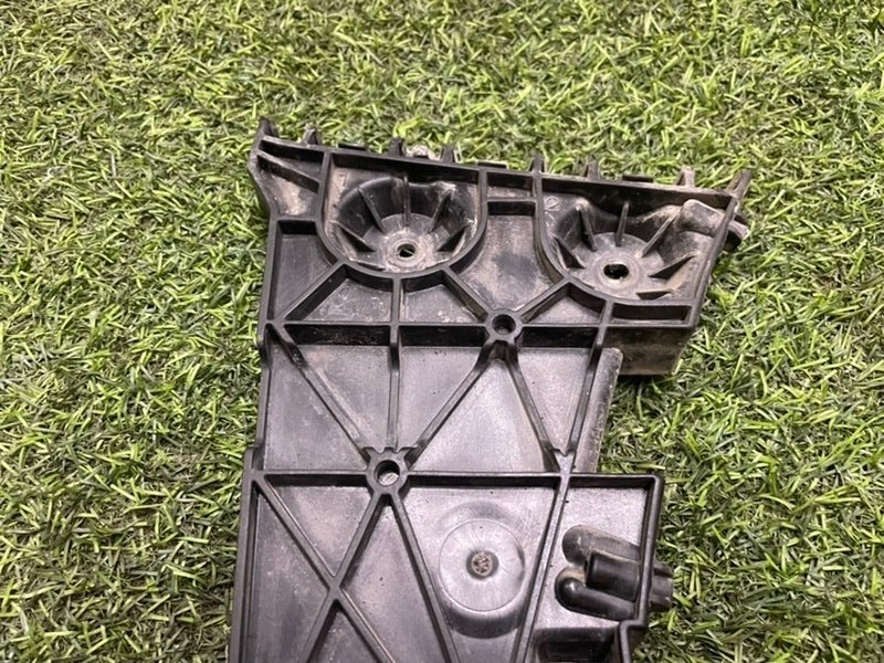 Кронштейн заднего бампера правый