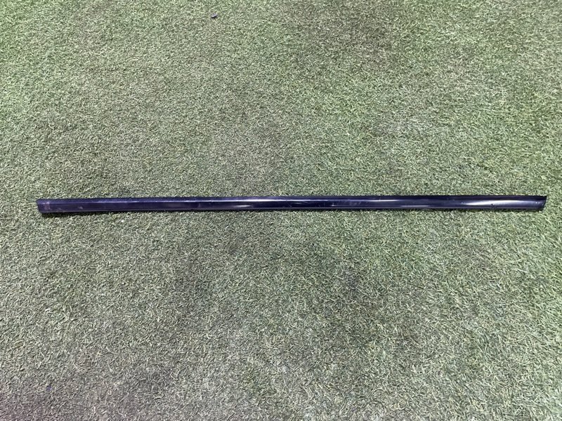 Накладка стекла заднего левого