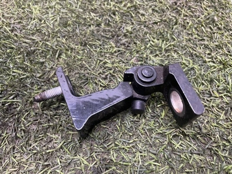 Петля двери задней правой верхняя